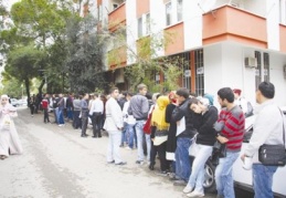 Her kayıt döneminde aynı rezalet!