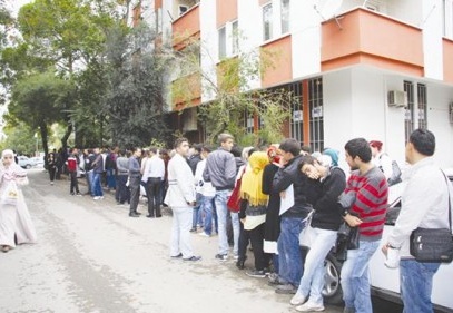 Her kayıt döneminde aynı rezalet!