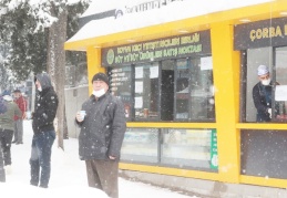 Her sabah 15 ayrı noktada 8 bin 500 kişiye çorba dağıtılıyor