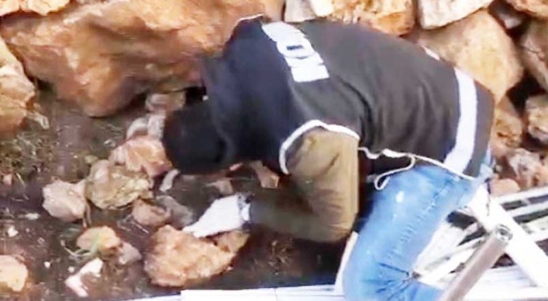 Her taşın altından silah çıktı