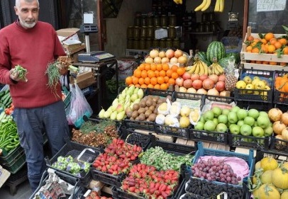 Her türlü meyve var, ama fiyatları el yakıyor