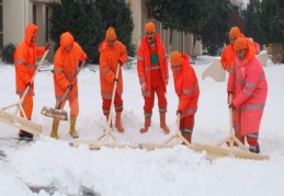 Her yerde kar temizliği var