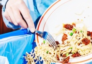 Her yıl 7,7 milyon ton yiyecek çöpe atılıyor