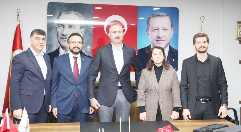 Herkes siyasetçi olabilir, ama herkes dava adamı olamaz