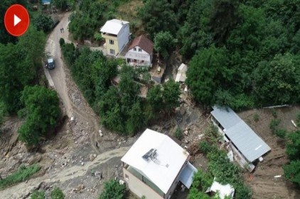 Heyelan felaketinin bilançosu havadan görüntülendi