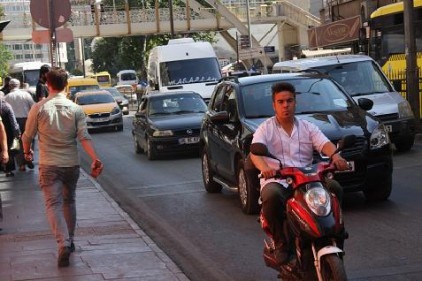 Hiç kimse kurallara uymuyor