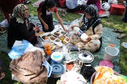 Hıdrellez Bayramı konserler ve halaylarla kutlandı