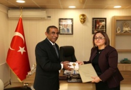 Hindistan Büyükelçisi, bölgede yaşanan sıkıntıları görmeye geldi