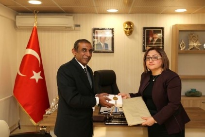 Hindistan Büyükelçisi, bölgede yaşanan sıkıntıları görmeye geldi