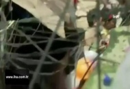 Hindistan'da bina çöktü: 12 ölü, 30 kişi enkaz altında