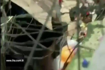 Hindistan'da bina çöktü: 12 ölü, 30 kişi enkaz altında