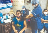 Hindistan'ın tüm G7 ülkelerinin elindeki dozların toplamından daha fazla Covid-19 aşısı var