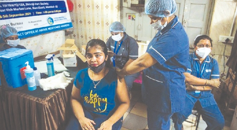 Hindistan'ın tüm G7 ülkelerinin elindeki dozların toplamından daha fazla Covid-19 aşısı var