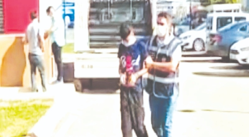 Hırsızlar önce kameraya sonra polise yakalandı