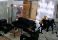Hırsızlar yarım kalan ilk soygunu aynı iş yerine tekrar girerek tamamladı