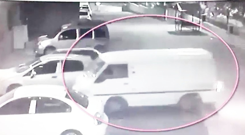 Hırsızlık anları güvenlik kameralarına yansıdı