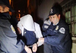 Hırsızlık için girdiği evde mahsur kaldı