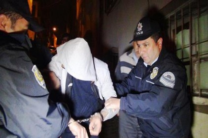 Hırsızlık için girdiği evde mahsur kaldı