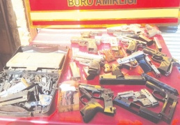 Hırsızlık şüphelisi kaçak silah imalathanesinde yakalandı