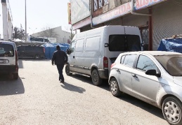 Hırsızlık yapmak isterken market çalışanlarının elinden kıl payı kurtuldu