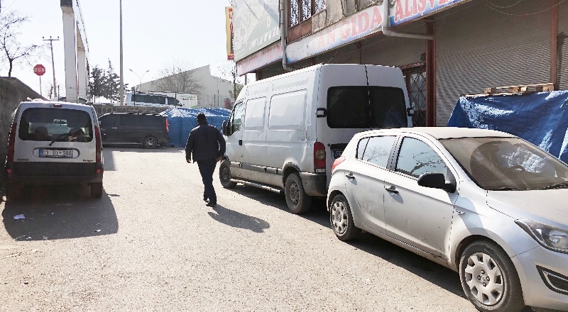 Hırsızlık yapmak isterken market çalışanlarının elinden kıl payı kurtuldu