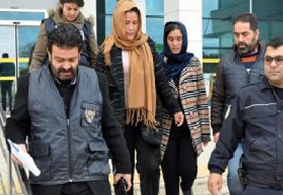 Hırsızlık zanlısı kadınlar çıkarıldığı mahkemece tutuklandı