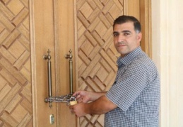 Hırsızlıkla baş edilemeyince caminin kapısına kilit vuruldu
