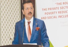 Hisarcıklıoğlu: ‘Türkiye yoksullukla mücadeleye örnek’