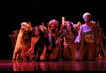 HKÜ tiyatro topluluğu İstanbul efendisiyle tam not aldı