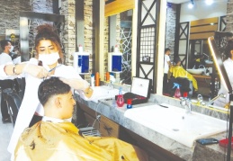 Hobi olarak başladı, erkek berberi oldu