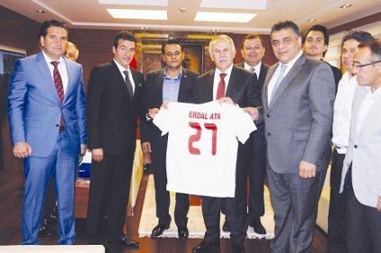Hokey Federasyonu yöneticileri protokolu ziyaret etti