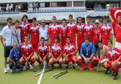 Hokey sahası bile olmayan Türkiye’nin şampiyon olması onur verdi
