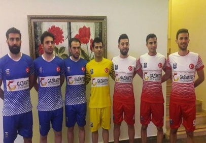 Hokeycilere Trophy için özel forma tasarlandı 