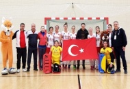 Hokeyin sultanları Avrupa kupasına fırtına gibi başladı
