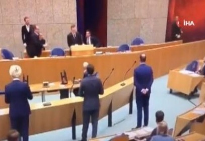 Hollanda Sağlık Bakanı Bruins, korona virüs oturumunda bayıldı