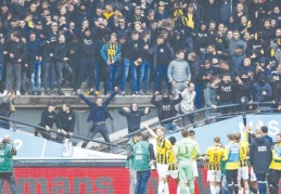Hollanda'da galibiyet kutlaması sırasında tribün çöktü