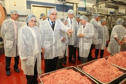 Hollanda&#8217;da ilk defa Türkler tarafından işletilen et işleme tesisine hayran kaldı 