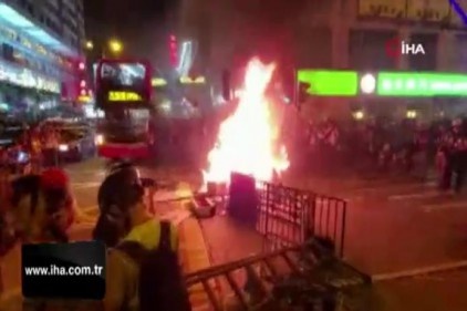 Hong Kong'da sokaklar alev alev