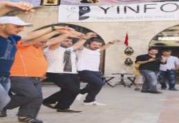 Horon gösterisiyle Karadeniz rüzgarı esti