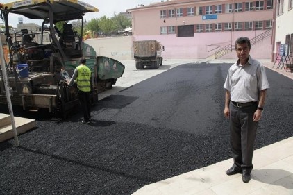 Hoşgör İlköğretim okulunun bahçesi asfaltlanıyor