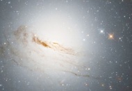 Hubble, yavaşça ölmekte olan bir galaksiyi görüntüledi
