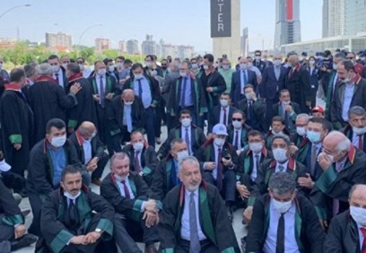 “Hukuk devletine ve insan onuruna inanan her vatandaşa tarihi bir çağrı”