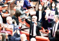 Hukukçular değerlendirdi: "Davanın zamanlaması siyasi olduğunu gösterir"