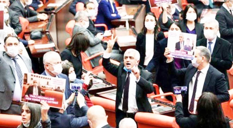 Hukukçular değerlendirdi: "Davanın zamanlaması siyasi olduğunu gösterir"