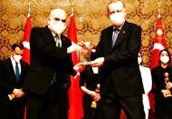 Hükümete yakın medyanın hedefindeki isim Erdoğan’ın elinden ödül aldı