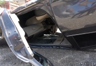 Hurdaya dönen otomobilden sağ çıktılar