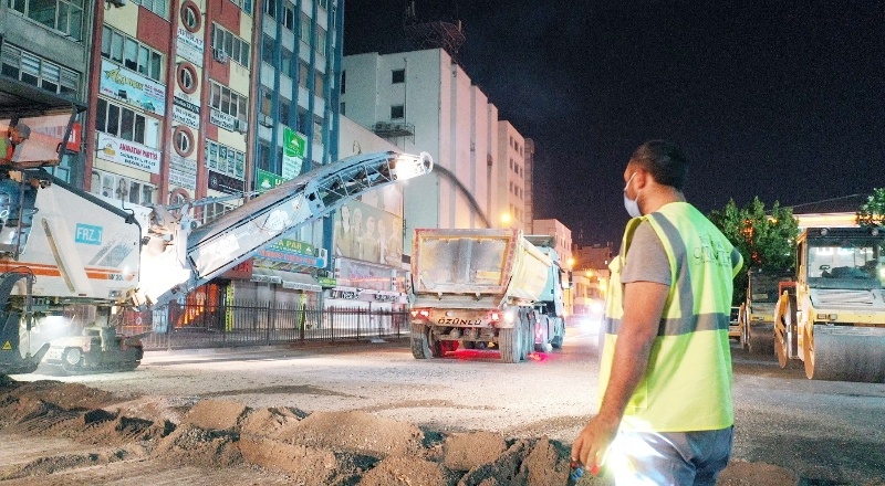 Hürriyet Caddesi'nde asfalt yenileme ve kaldırım çalışması tamamlandı
