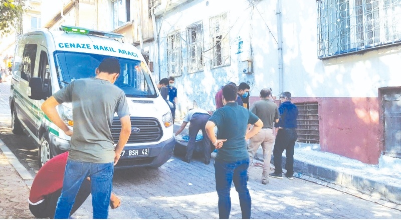 Husumetli 3 kişi arasında çıkan kavgada kan aktı: 1 ölü, 1 yaralı