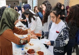 Huzur Evi sakinleri için kermes düzenlendi