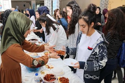 Huzur Evi sakinleri için kermes düzenlendi